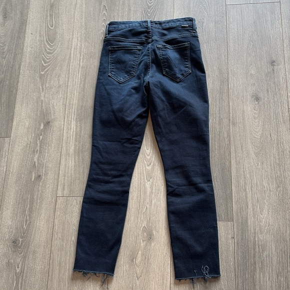 MOTHER High Waisted Looker Ankle Fray Jean Last Call Size 25 Dark Denim - Picture 9 of 12